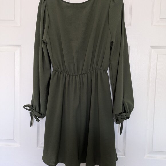 Everly Green Dress with Long Sleeves and Ties - Large - Picture 2 of 4